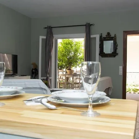 بيت للعطل Seaside Alexandra,acharavi. أخارافي