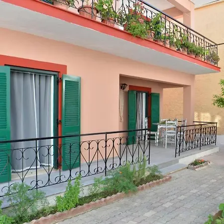 Seaside Alexandra,acharavi. بيت للعطل